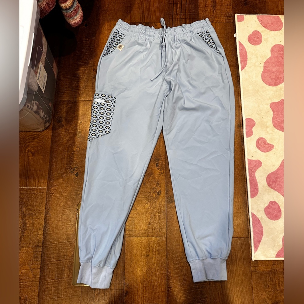 Ceil Blue Scrub Jogger Pants | Patterned Pocket Detail | Elastic Waist - Picture 6 of 11